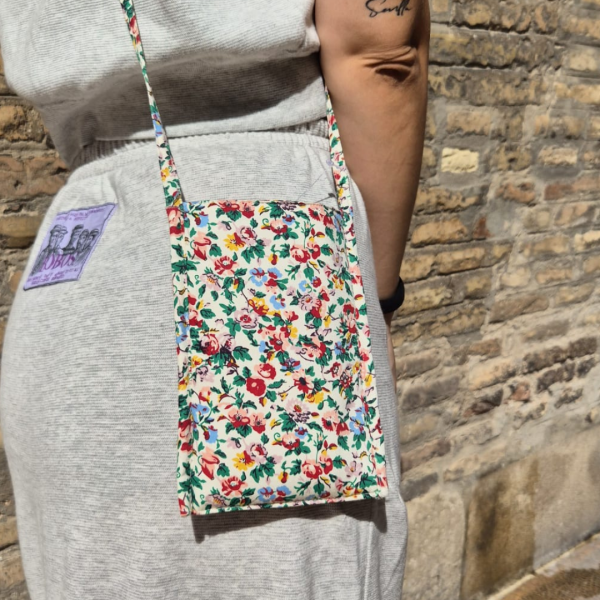 PORTA MÓVIL ESTAMPADOS SURTIDOS
